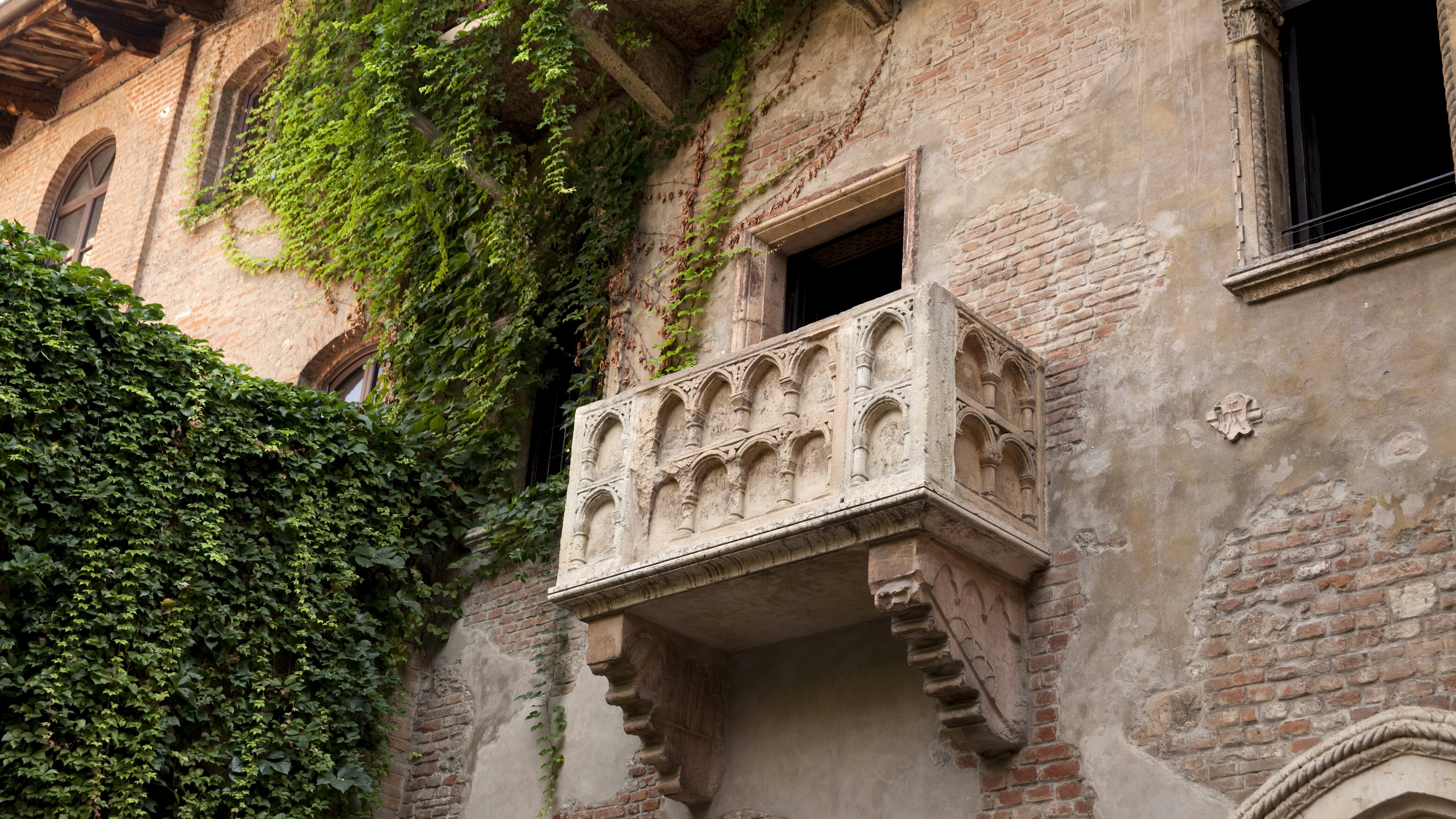 Lonely Planet Traveller Magazine, Issue 40, Shakespeare's Italy
Juliet’s balcony, inspired by Shakespeare's Romeo & Juliet.